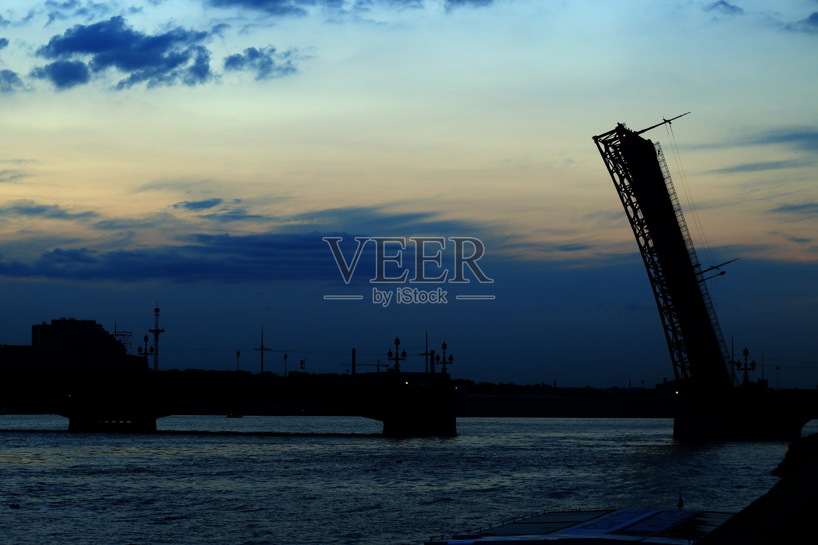 晚上的城市照片摄影图片