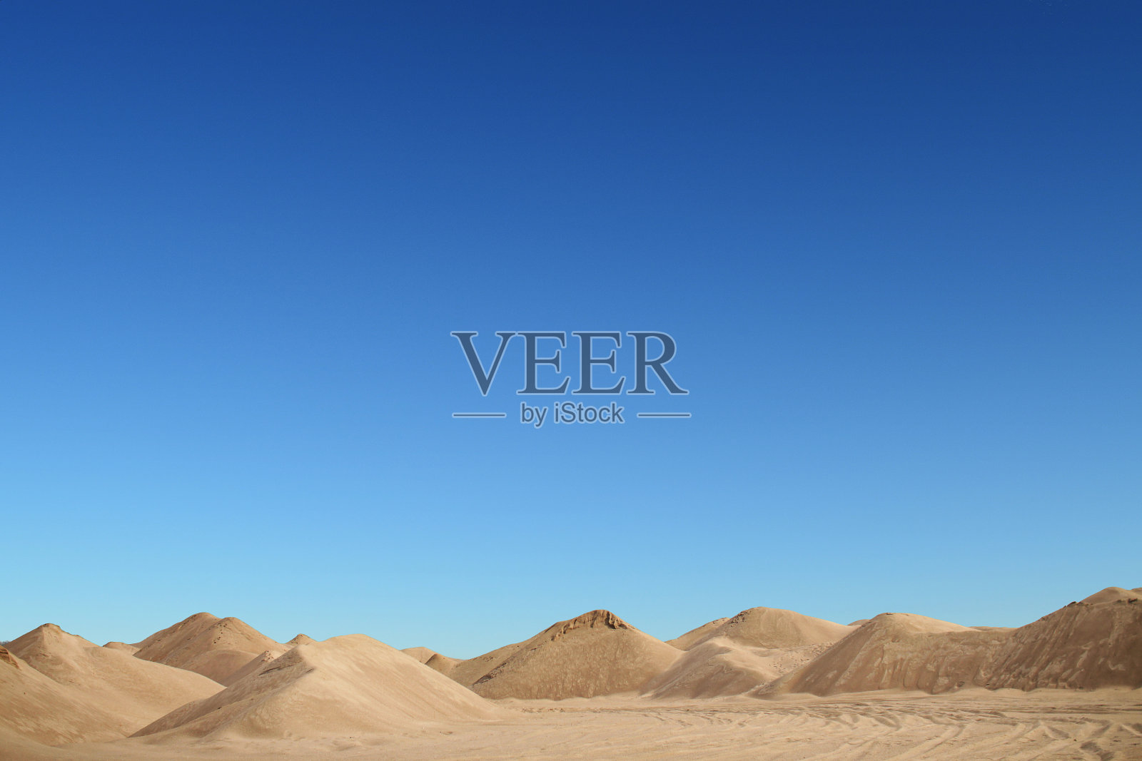 蓝天沙滩照片摄影图片