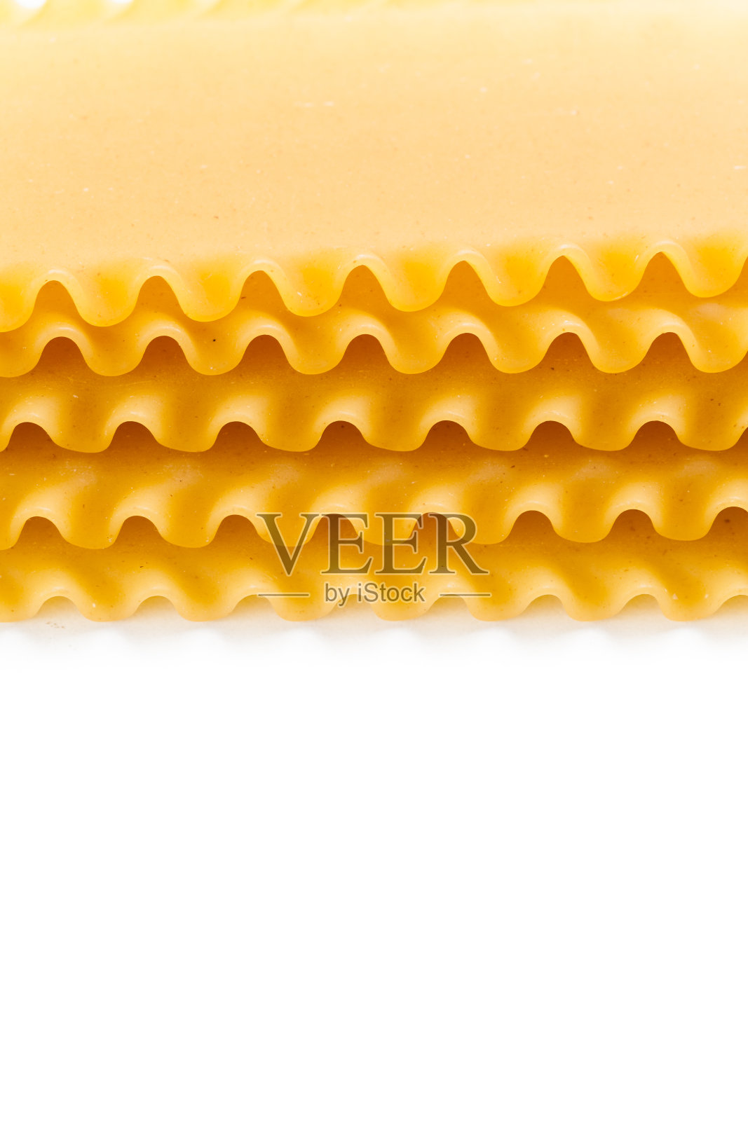 背景是鲜亮的生通心粉照片摄影图片