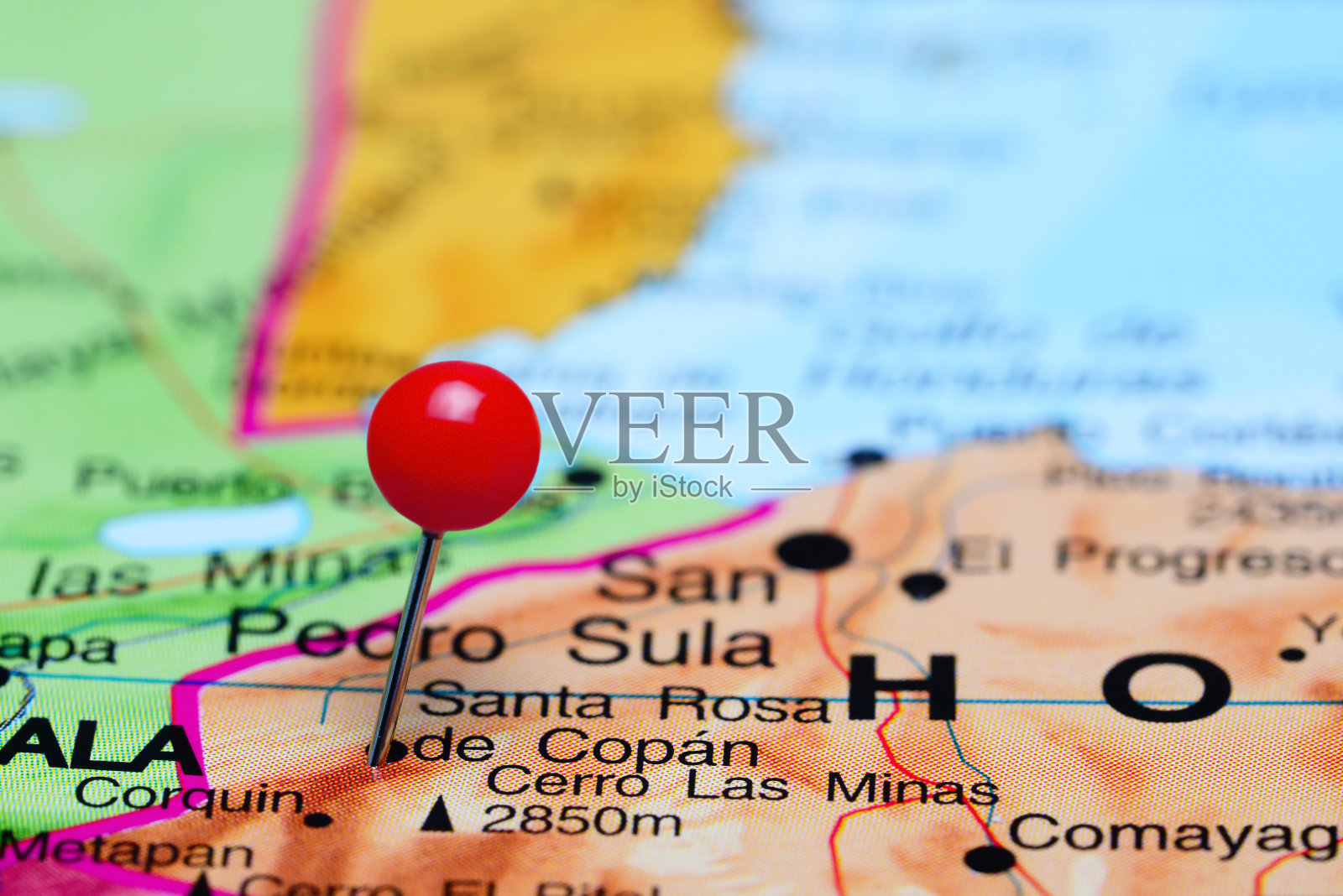 圣罗莎·德科潘被钉在美洲地图上照片摄影图片