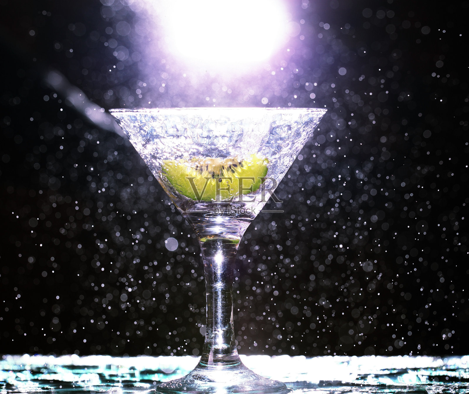 酒精新鲜鸡尾酒猕猴桃绿照片摄影图片