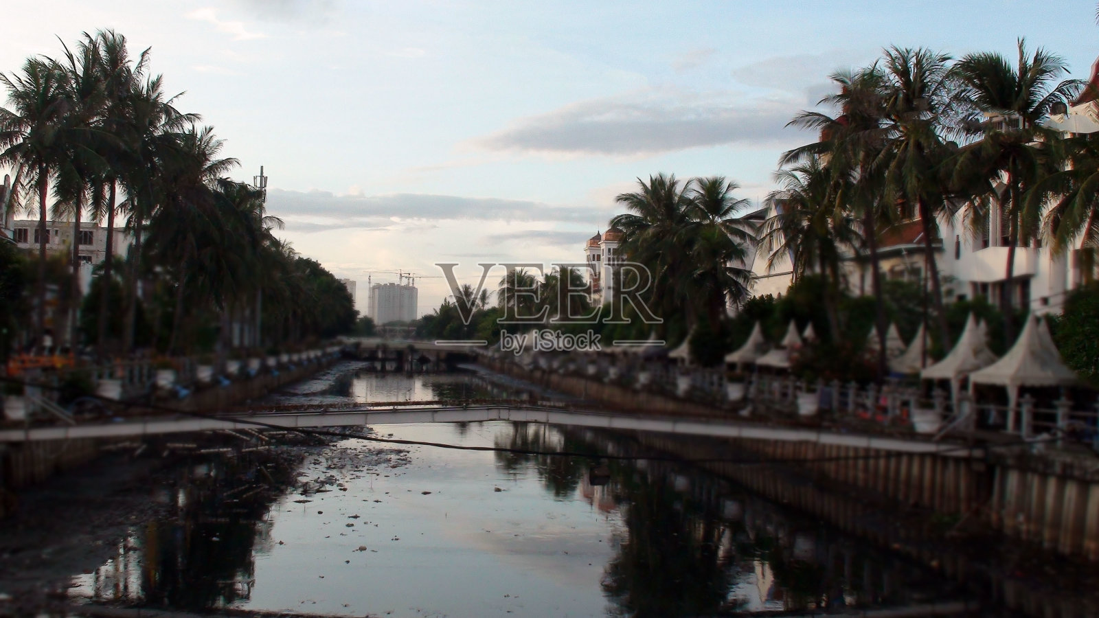 印度尼西亚沿河的雅加达老城风景。亚洲照片摄影图片