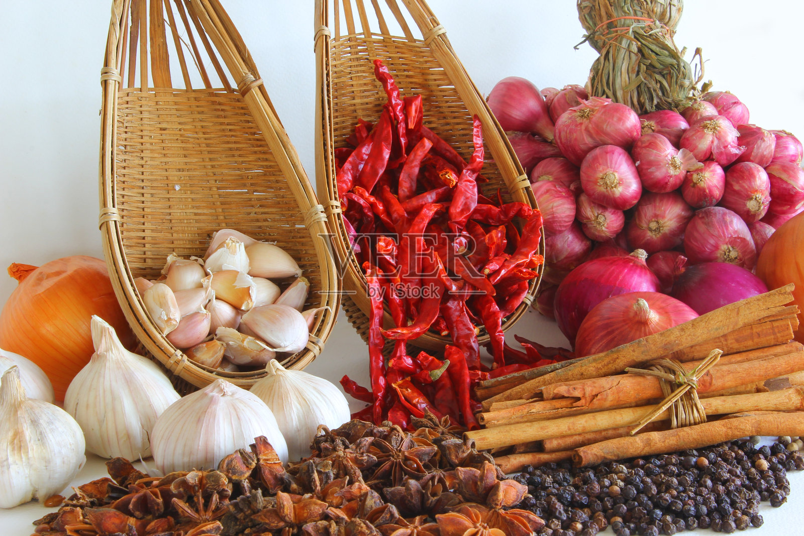 各种各样的香料。照片摄影图片