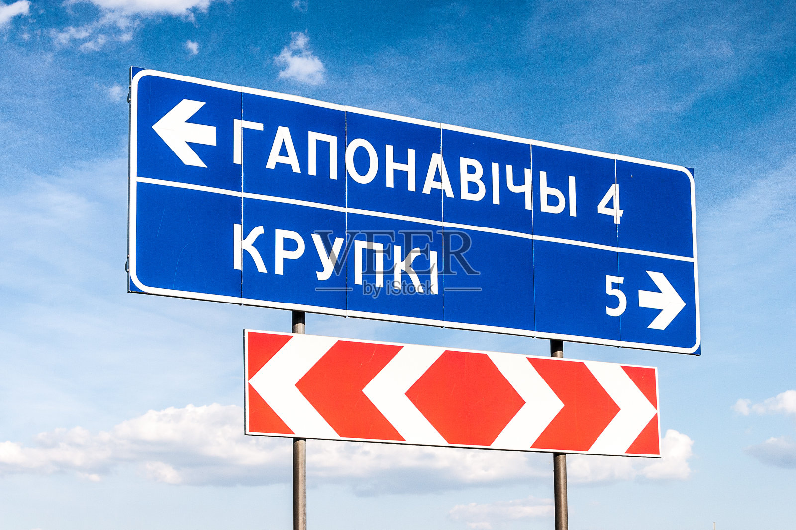 城市道路的指针照片摄影图片