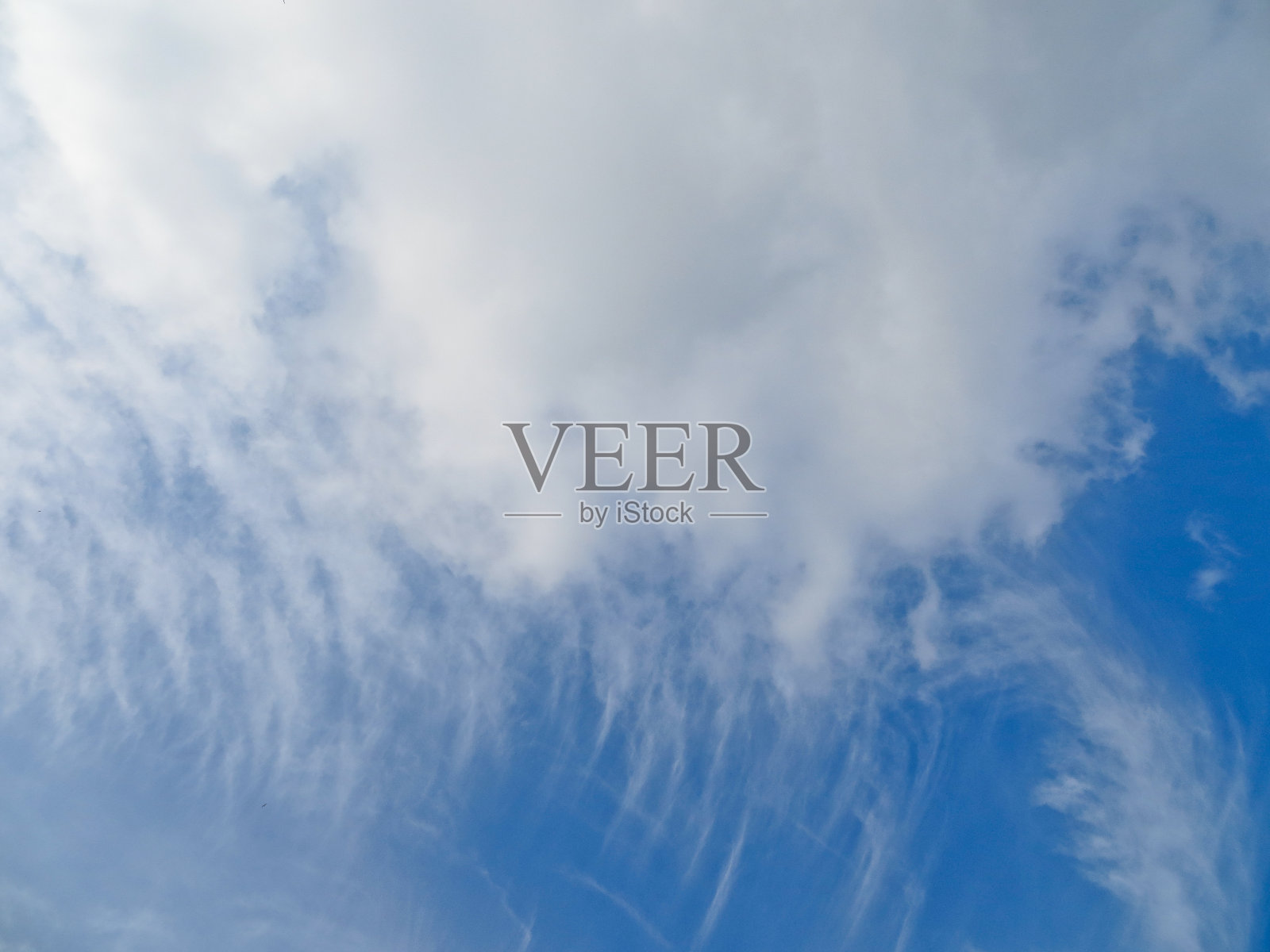 蓝天上的云朵照片摄影图片