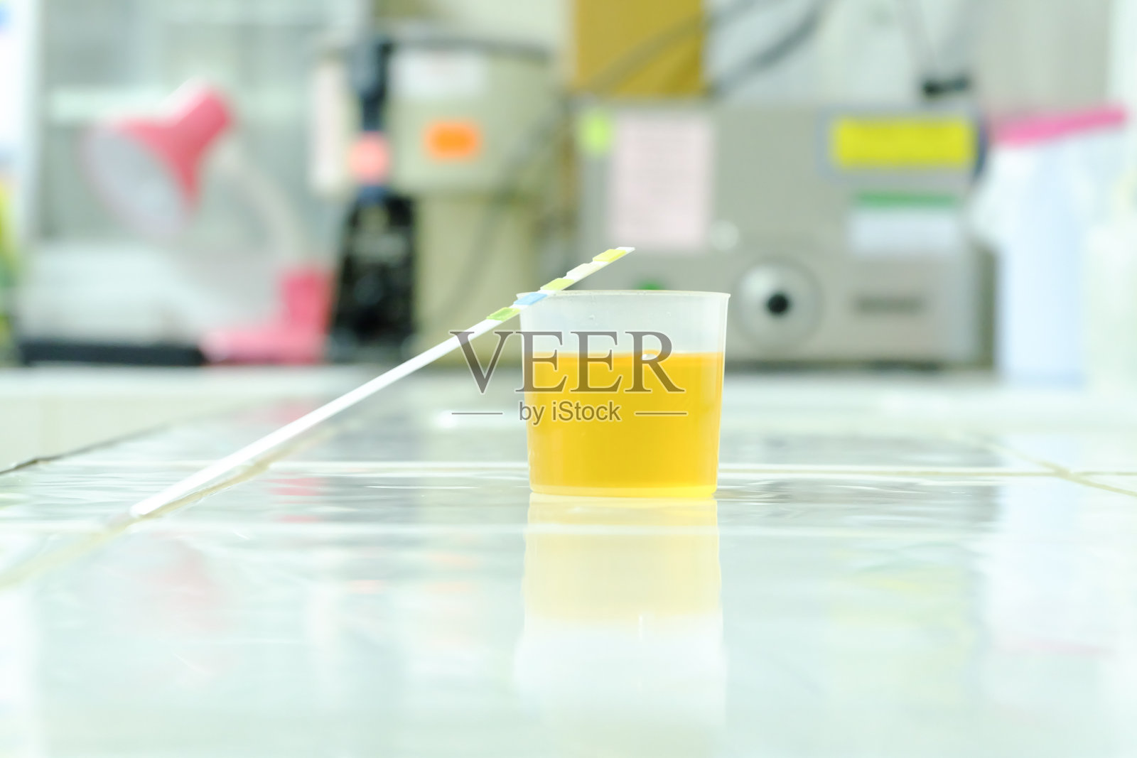 尿样实验室分析照片摄影图片