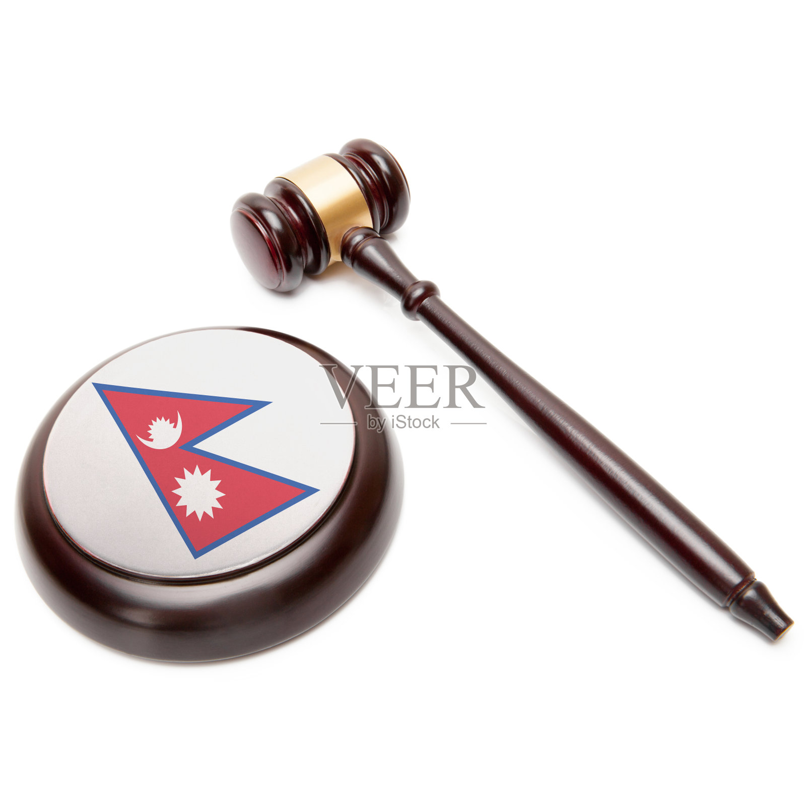 带有尼泊尔国旗的法官 gavel 和音板照片摄影图片