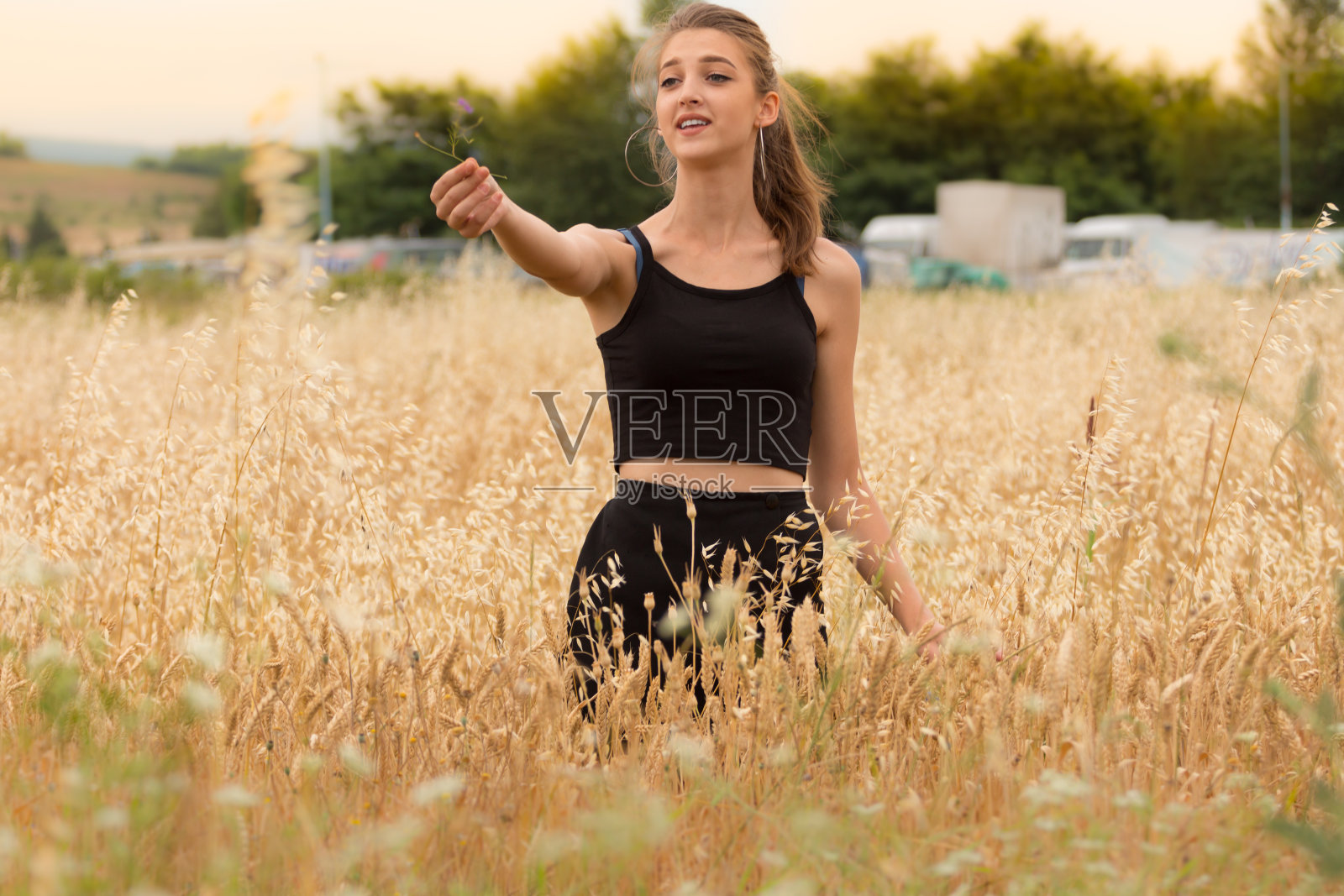 年轻漂亮的模型照片摄影图片