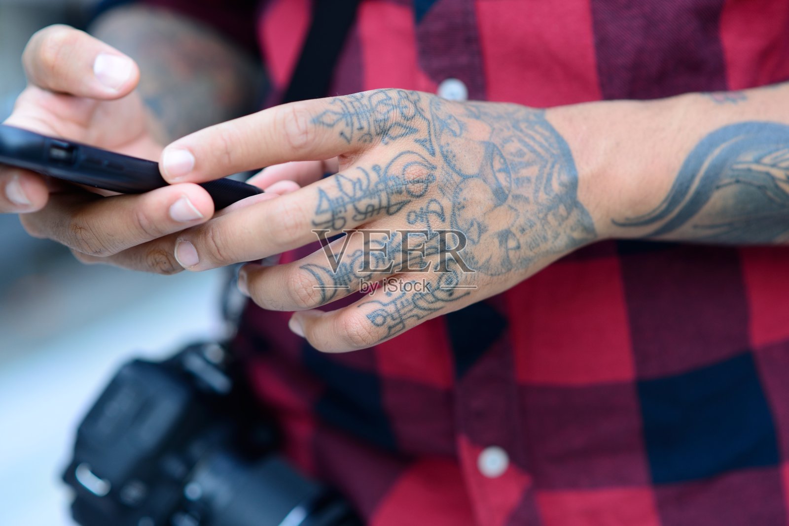 纹身的手照片摄影图片