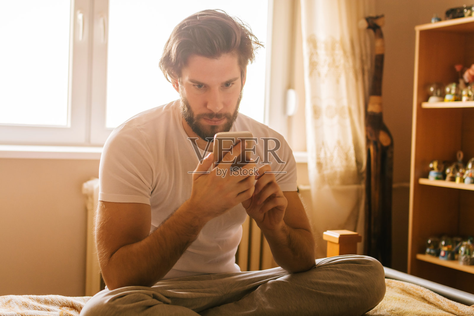 早上的消息照片摄影图片