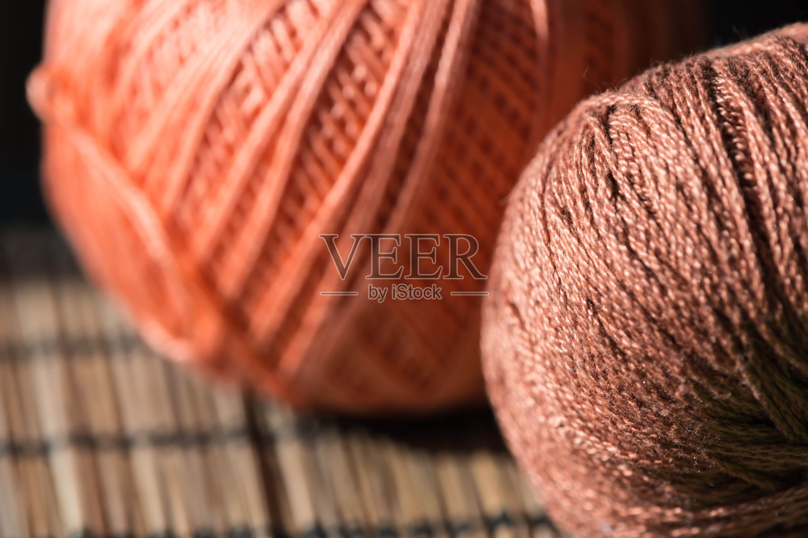 绞纱在阳光的照射下闭合照片摄影图片