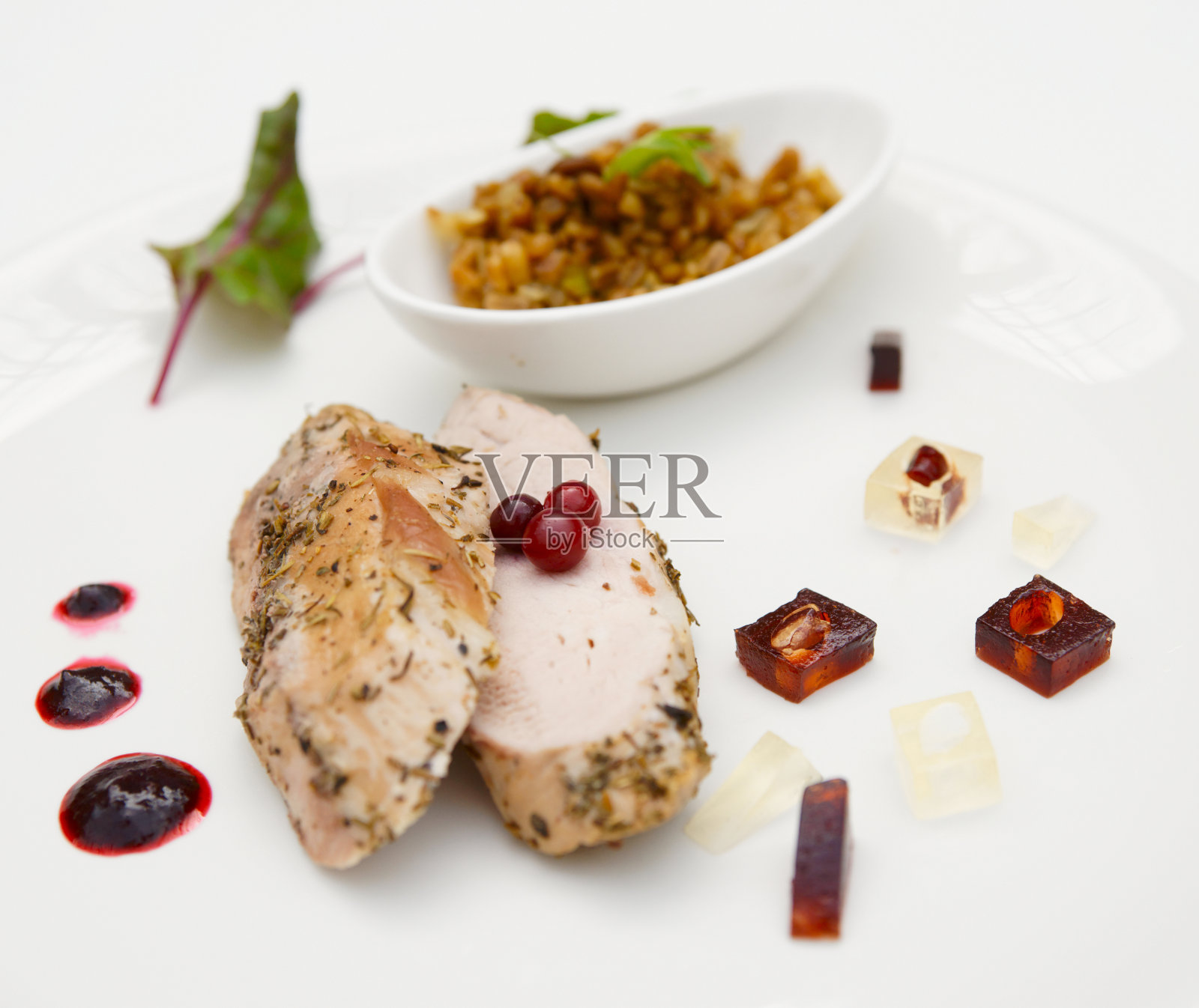 配果酱和浆果酱的鸡肉照片摄影图片