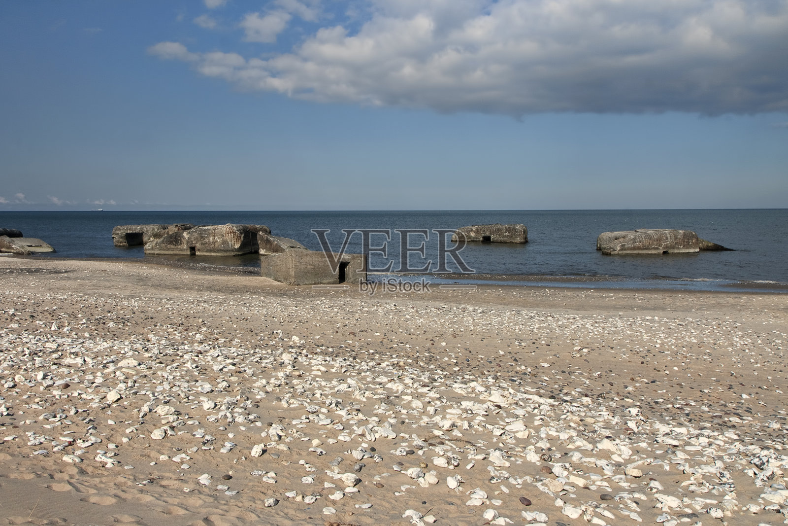 海滩上的地堡照片摄影图片