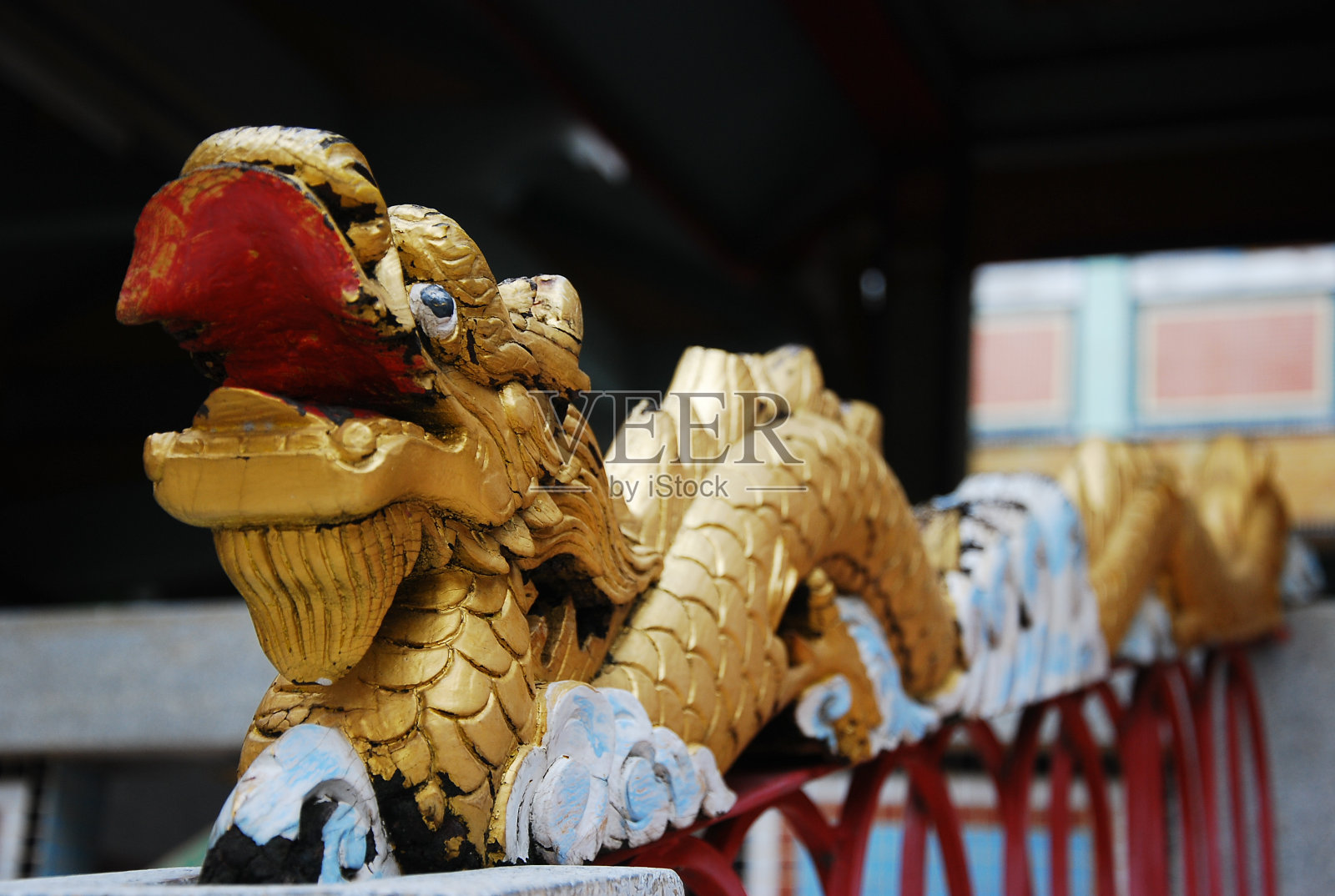 庙前的金龙照片摄影图片