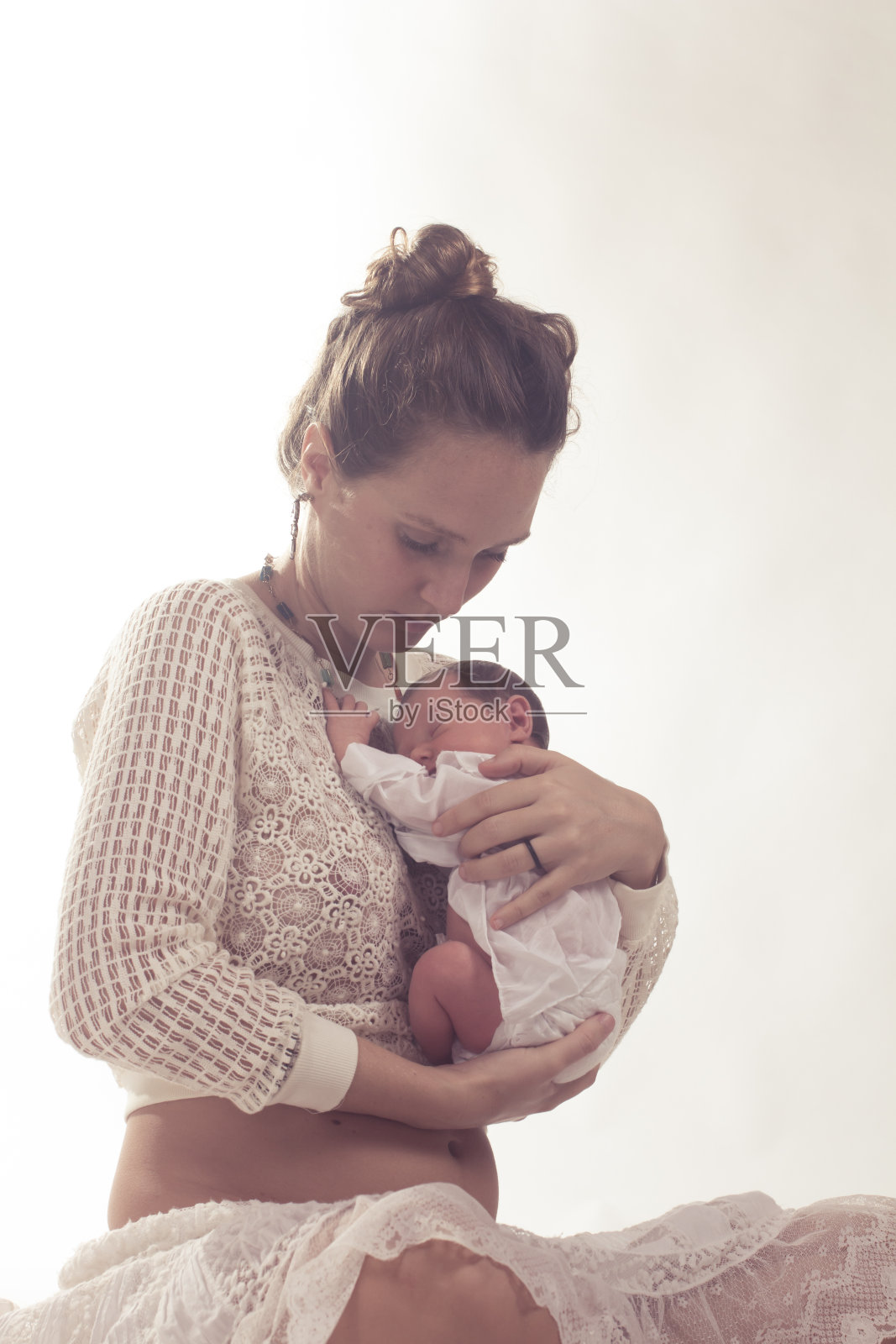 新生宝宝躺照片摄影图片