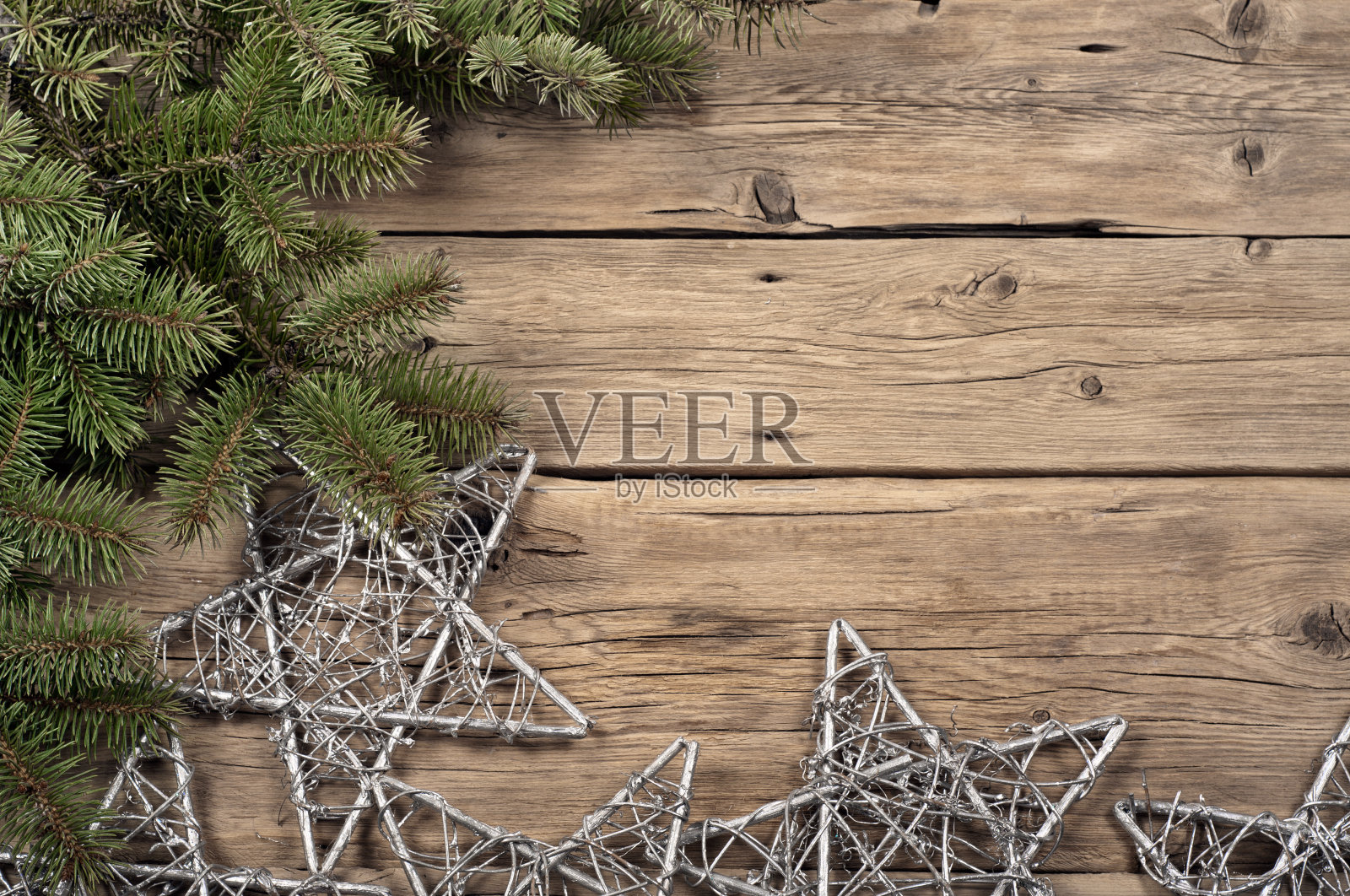 一棵有圣诞星的圣诞树的树枝照片摄影图片