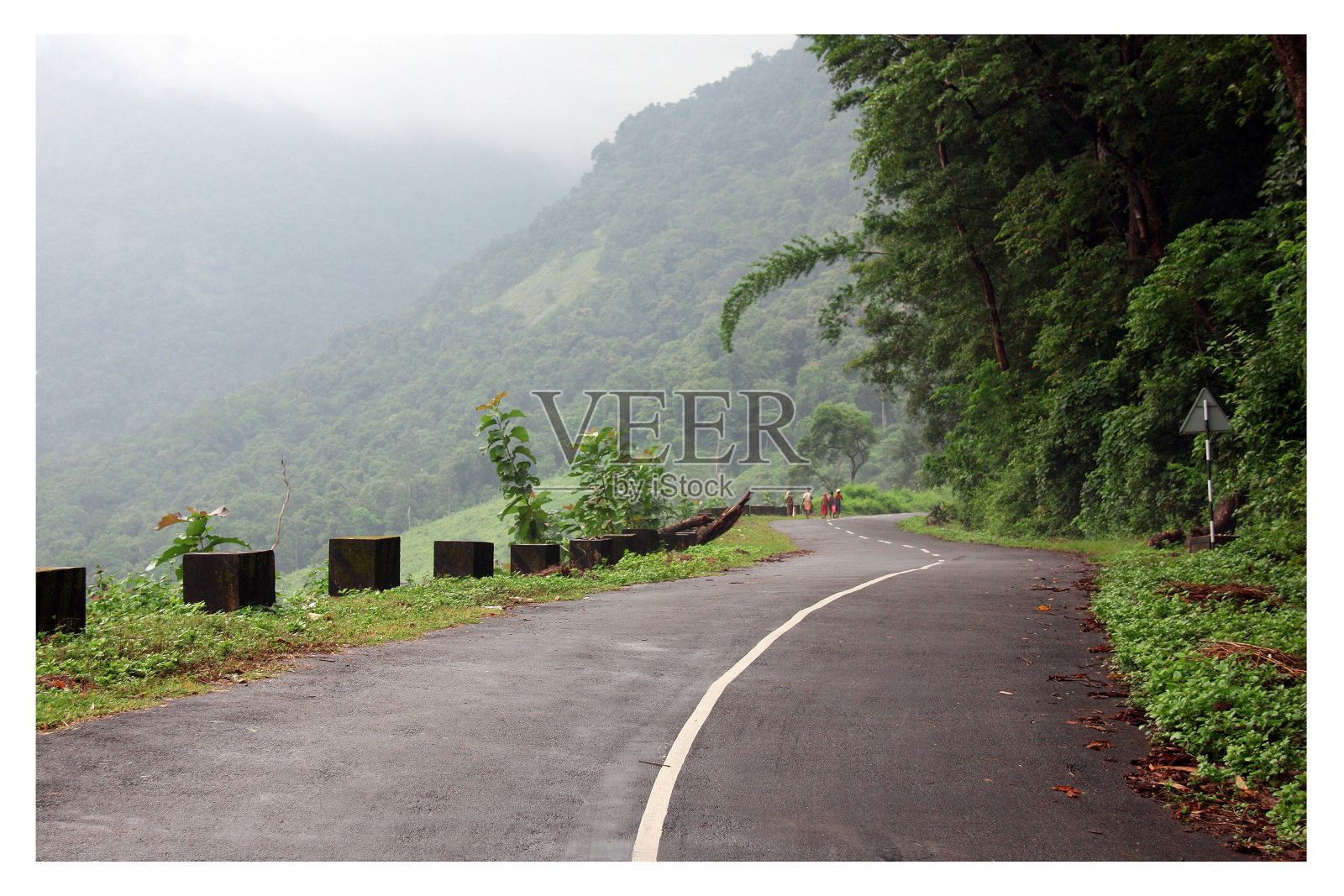 丘陵道路照片摄影图片
