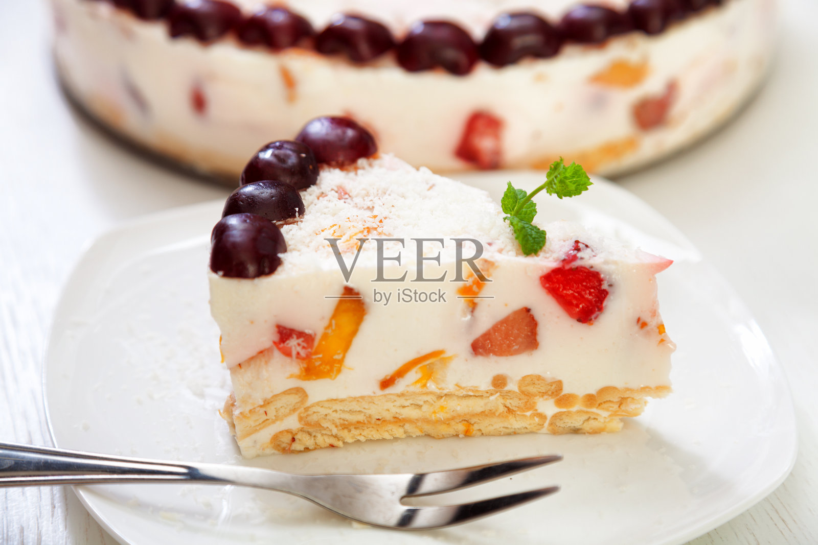 蛋糕和樱桃照片摄影图片