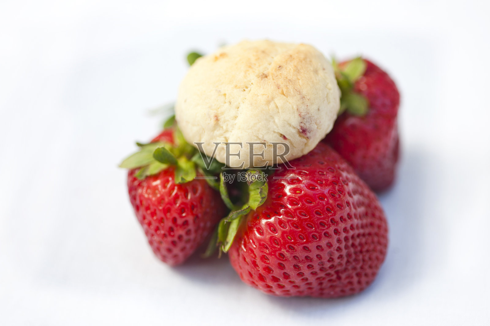 手工制作的草莓饼干照片摄影图片