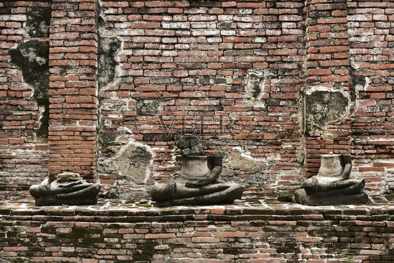 受损的佛像照片摄影图片