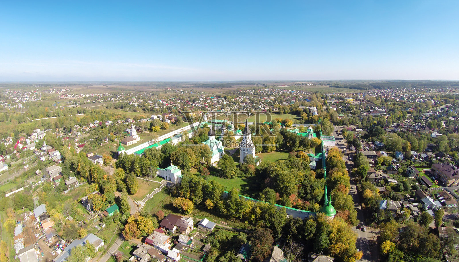 晴空下的高角度城市景观照片摄影图片