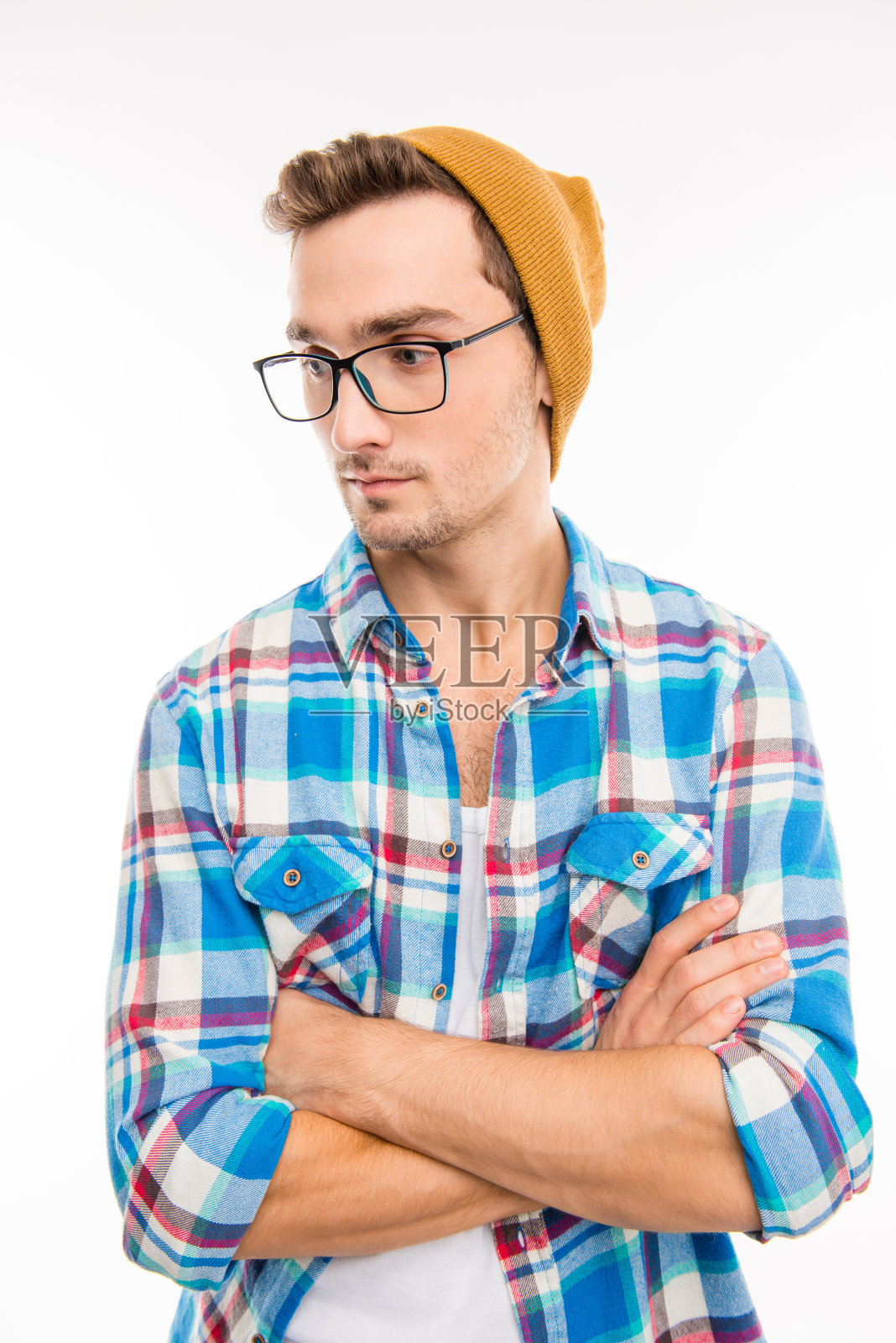 白色背景下一个悲伤的年轻潮人的肖像照片摄影图片