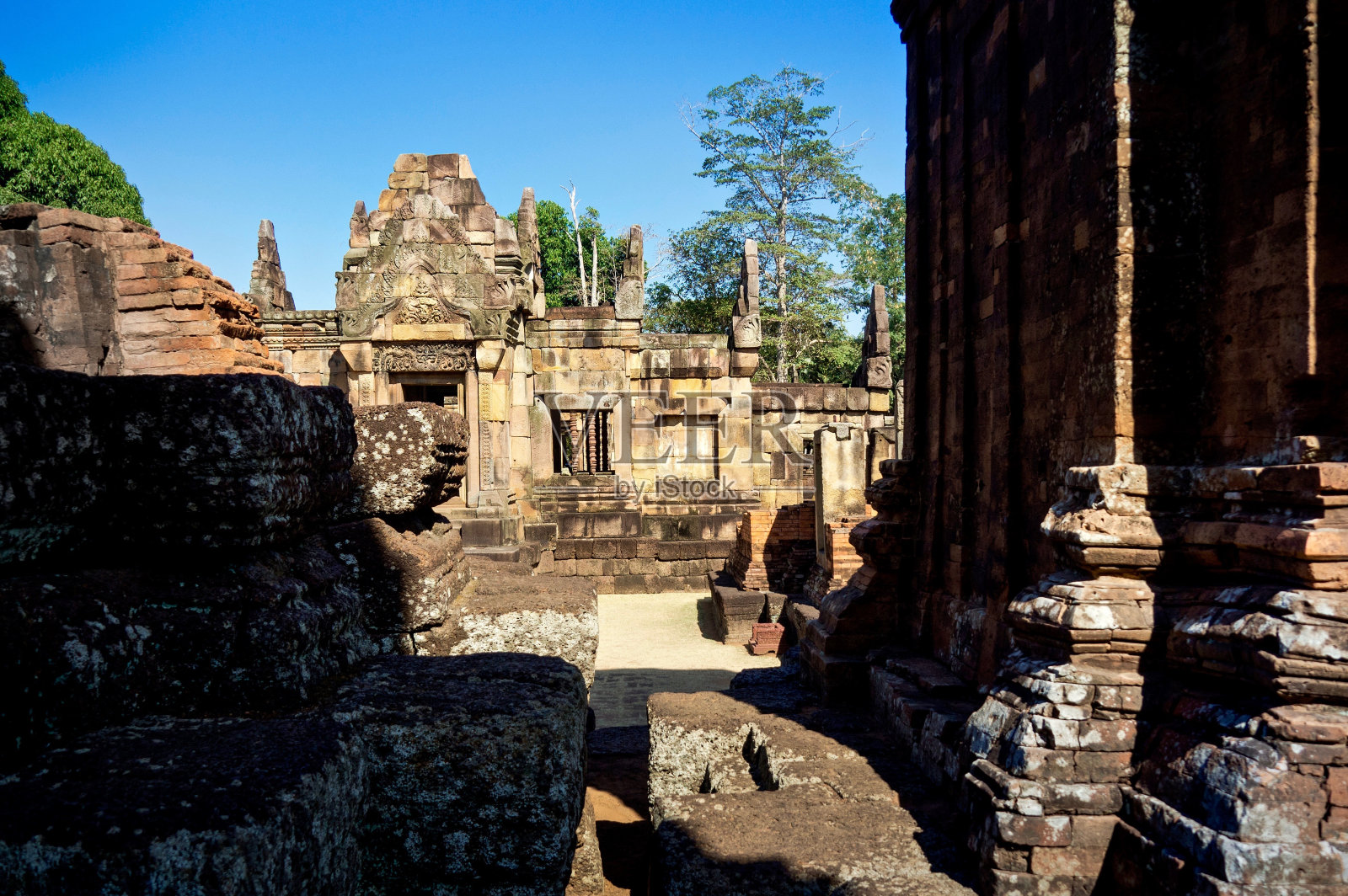 泰国历史公园Prasat Muang Tam内庭院景观照片摄影图片