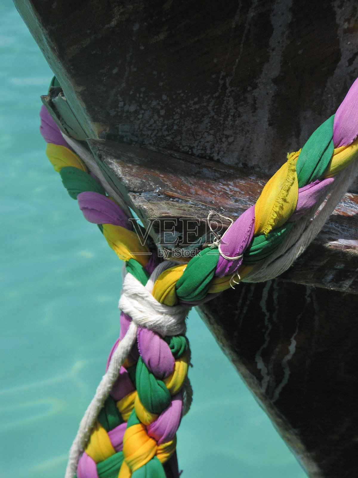 长尾船上的彩带照片摄影图片