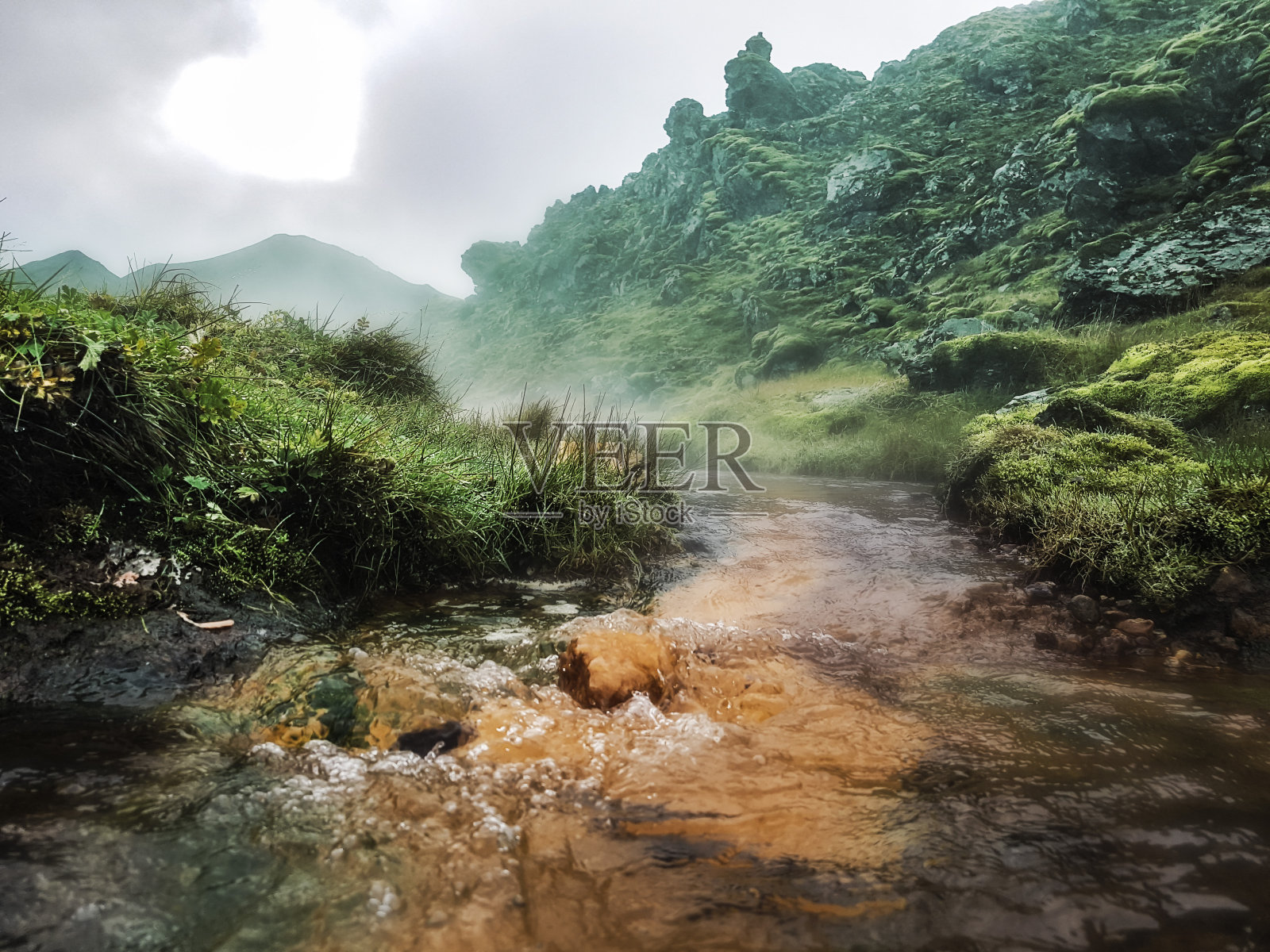 冰岛,山里有温泉照片摄影图片