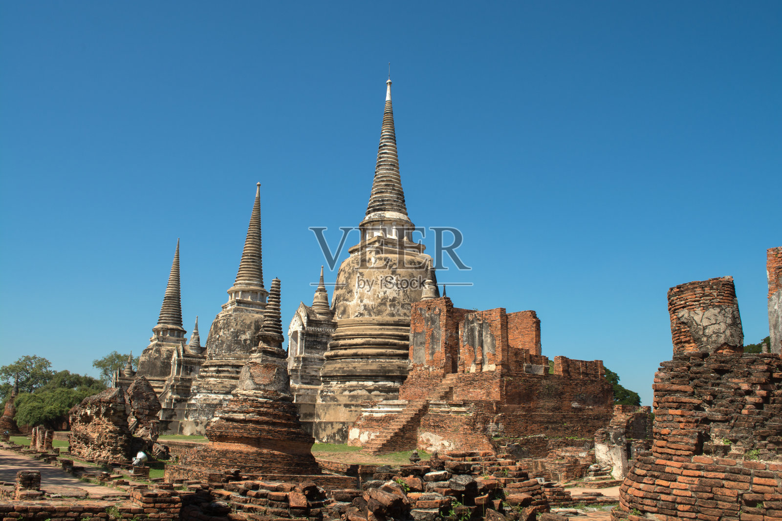 泰国大城府-古老的城市和历史的地方。窟Phra照片摄影图片