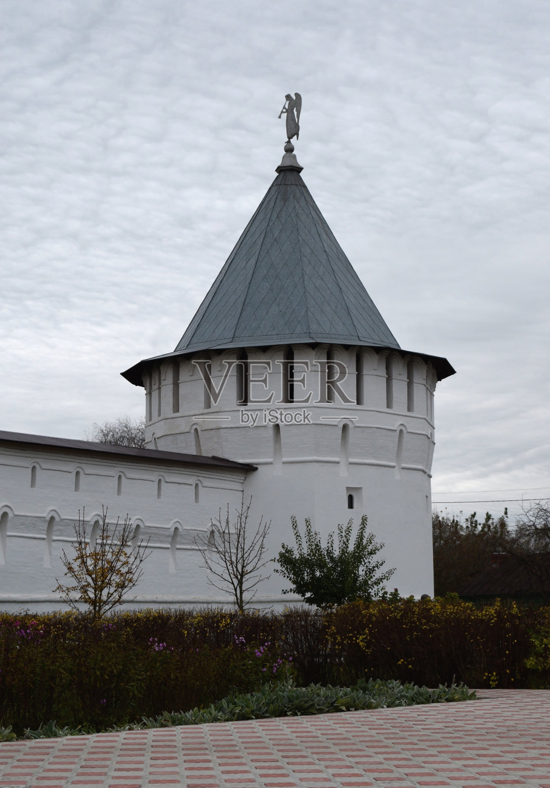 寺院的塔和墙。照片摄影图片