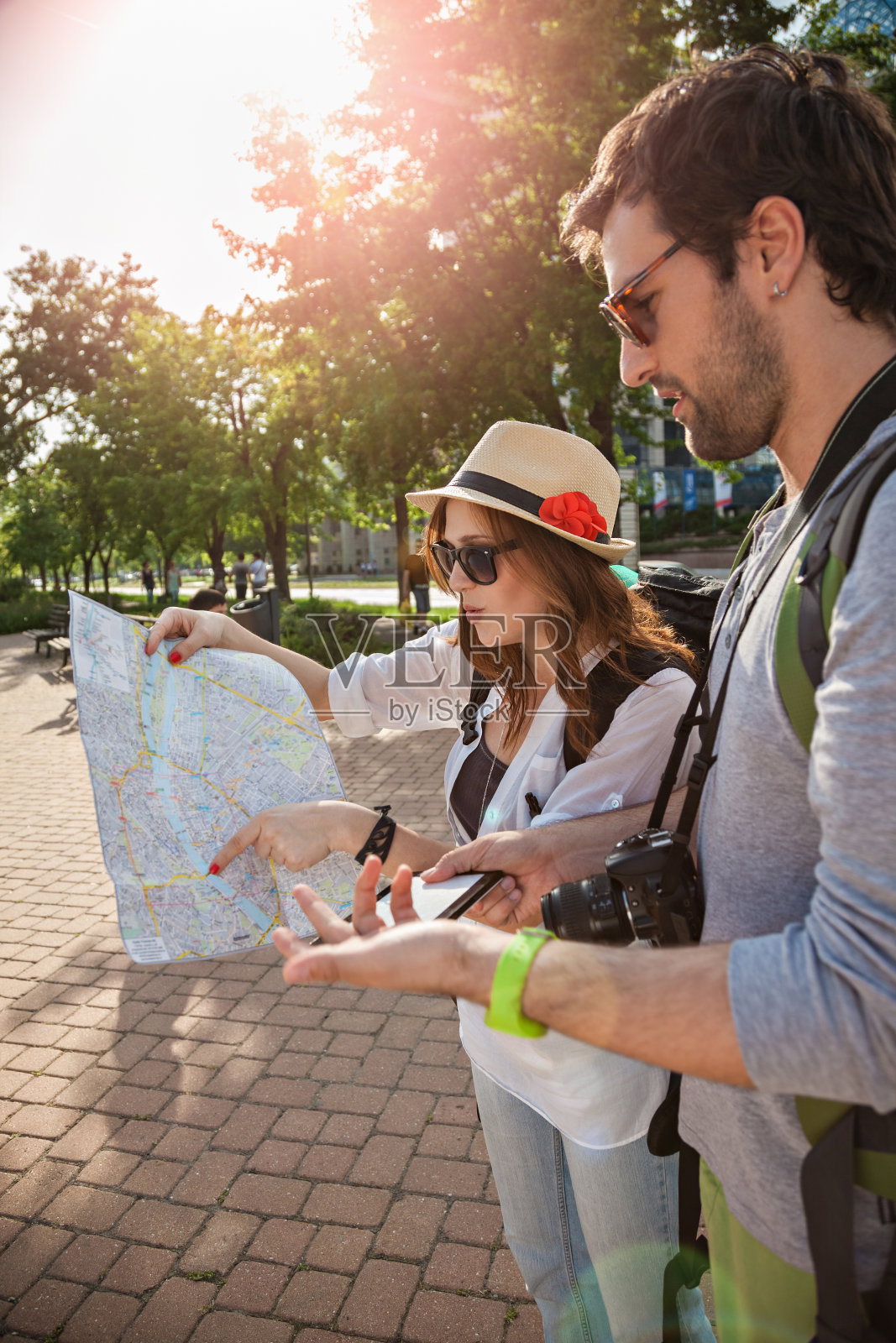 游客观光的城市照片摄影图片