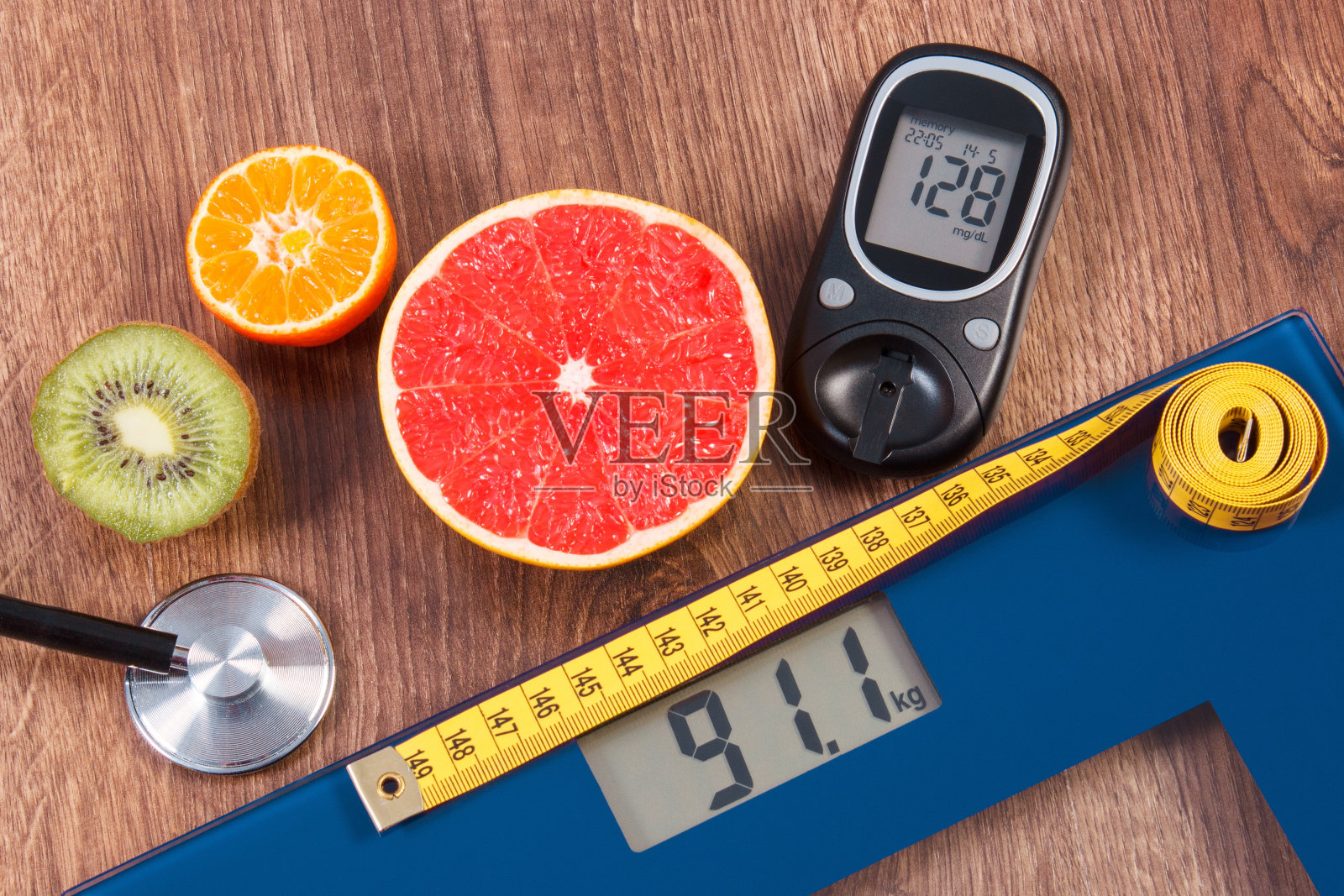 电子浴室秤和血糖测量仪,厘米,听诊器照片摄影图片