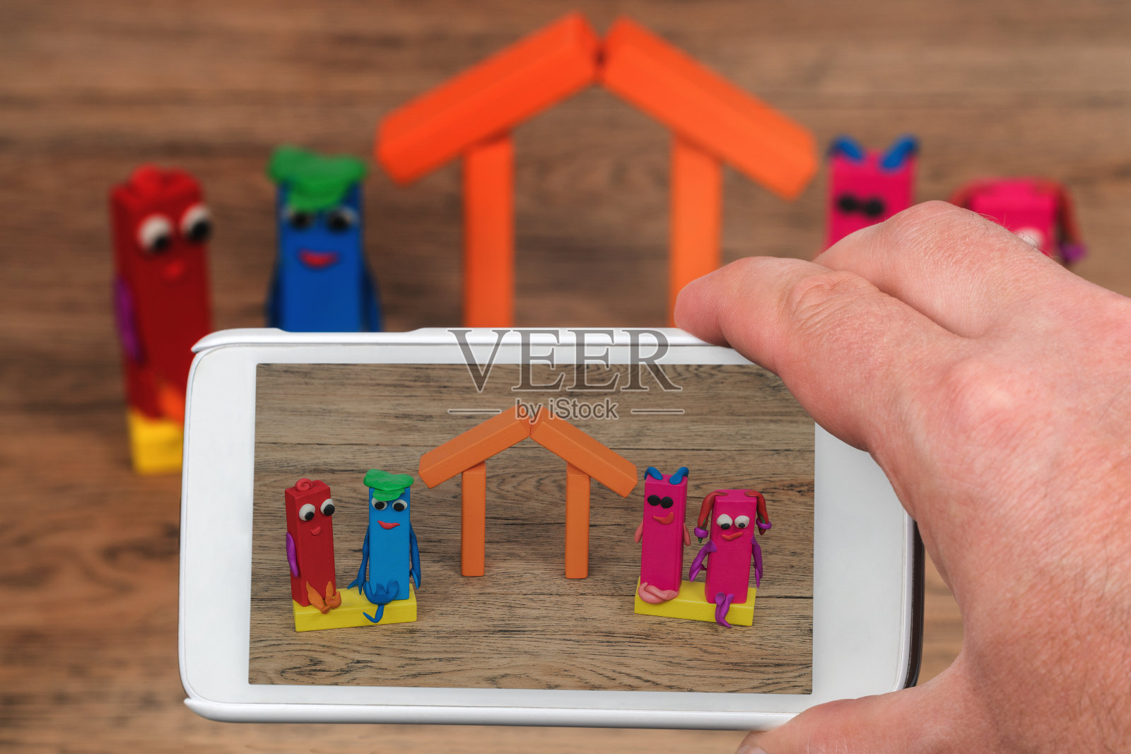 手拍儿童手工艺品照片摄影图片