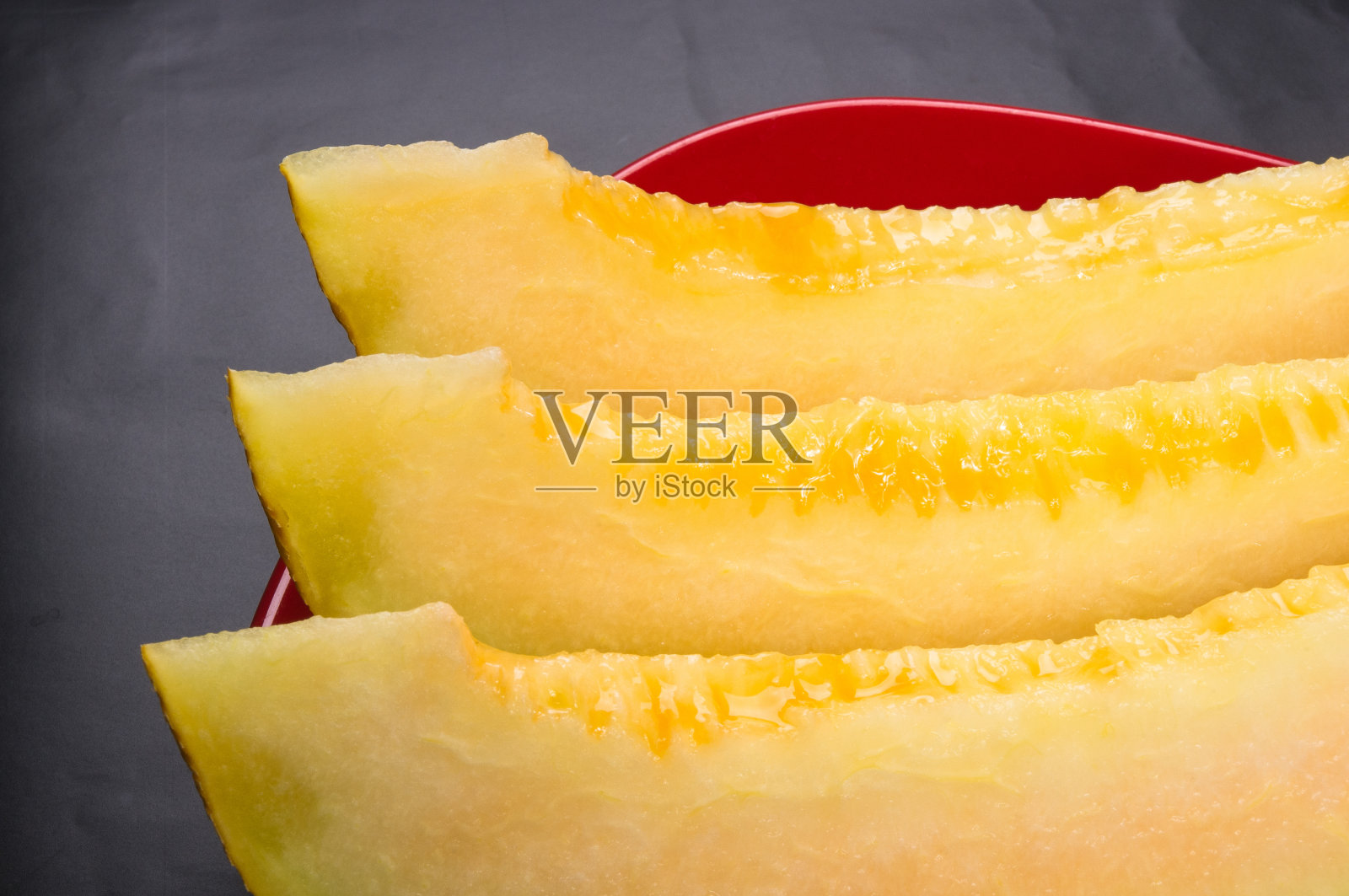 熟透多汁的瓜片照片摄影图片