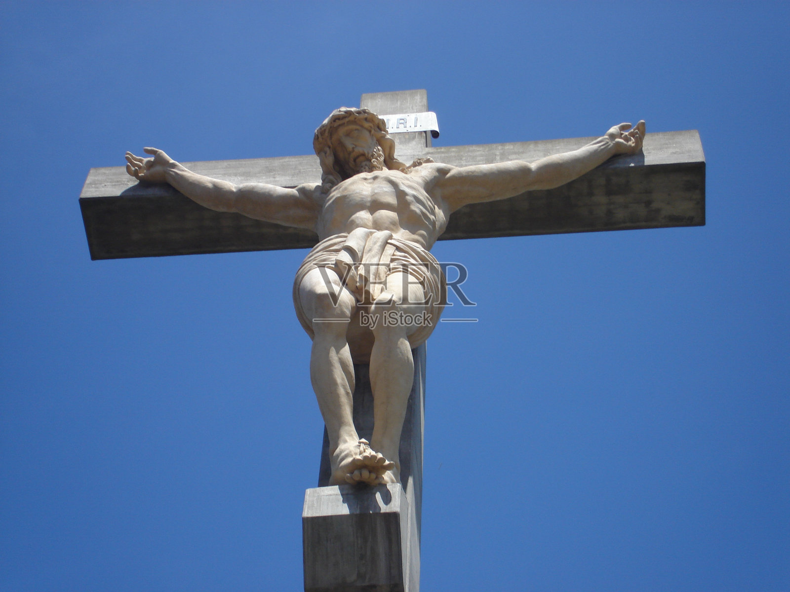 耶稣被钉在十字架上。照片摄影图片