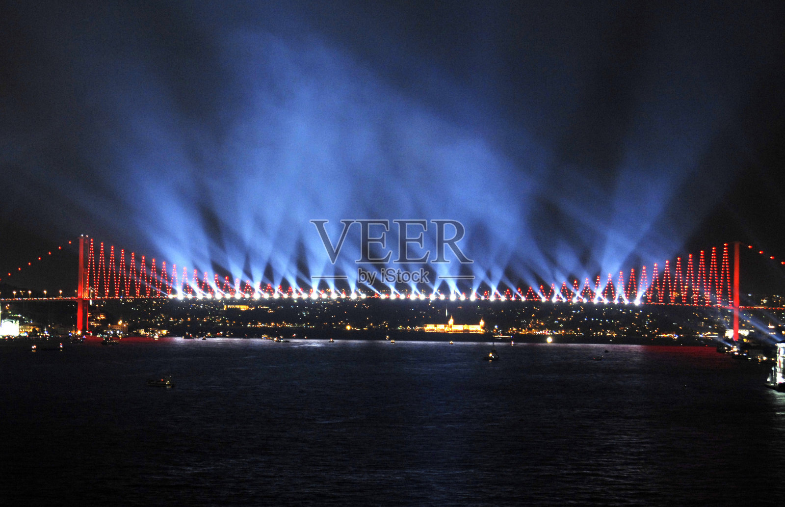 横跨博斯普鲁斯海峡,伊斯坦布尔照片摄影图片