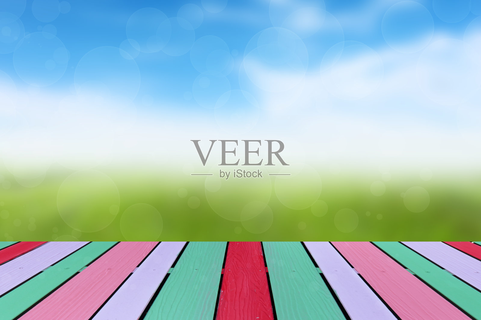 木铺平道路。照片摄影图片