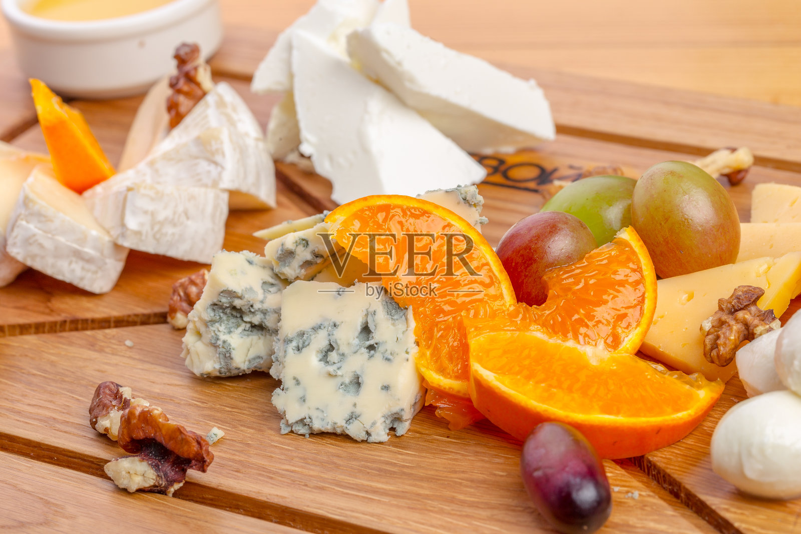 奶酪拼盘,零食和葡萄酒照片摄影图片
