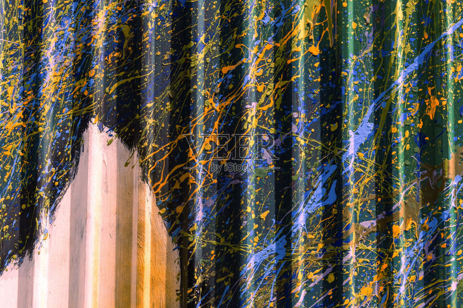 闪烁的复古灯光背景。金色,银色,蓝色和黑色。de-focused。照片摄影图片