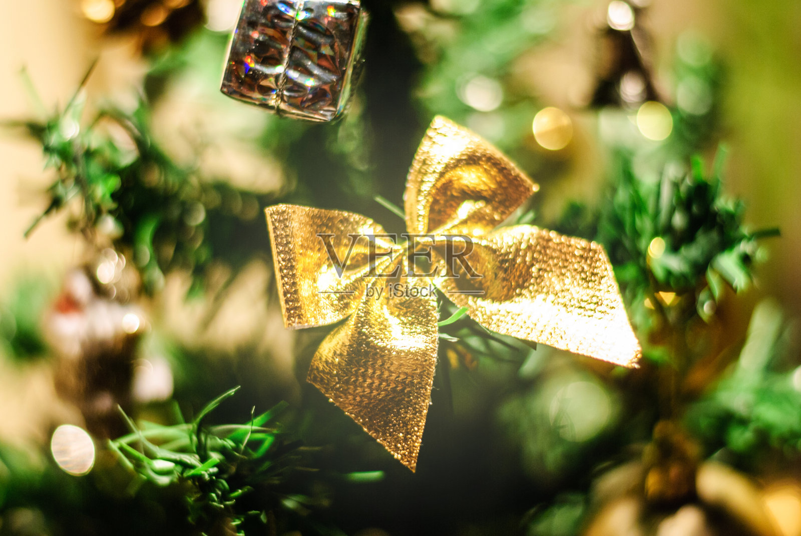 金色圣诞装饰品照片摄影图片