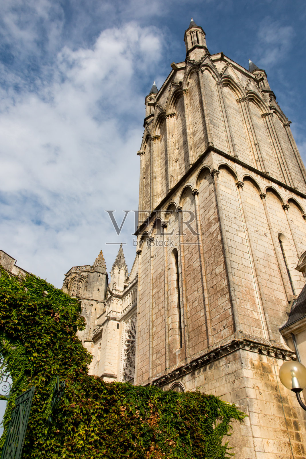 普瓦捷的圣皮埃尔教堂的外观照片摄影图片
