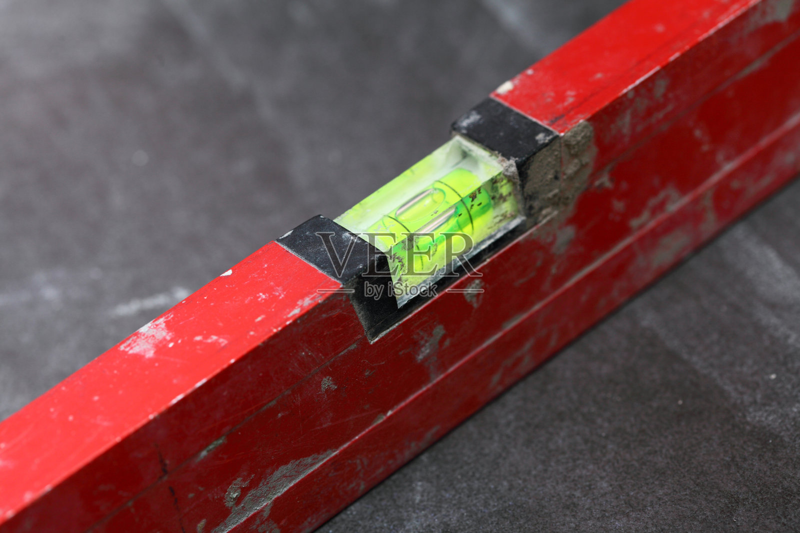 施工水平的瓷砖在家里的地砖粘合剂照片摄影图片