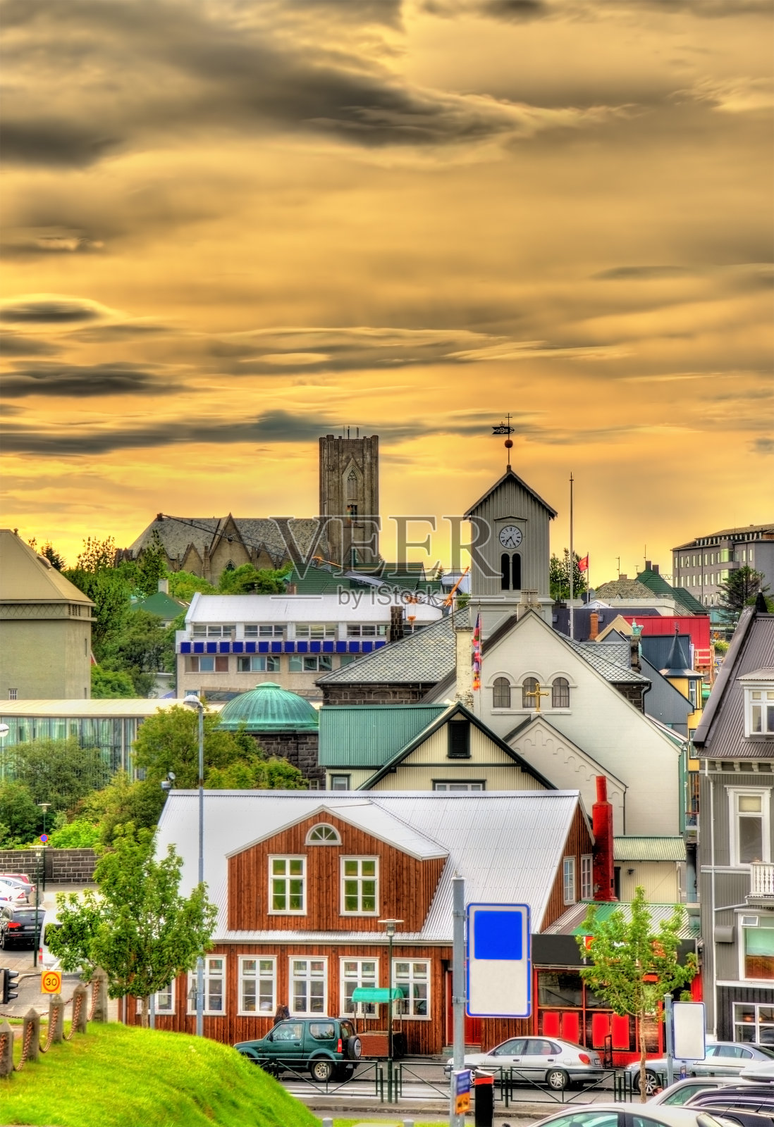 雷克雅未克市中心的夜景照片摄影图片