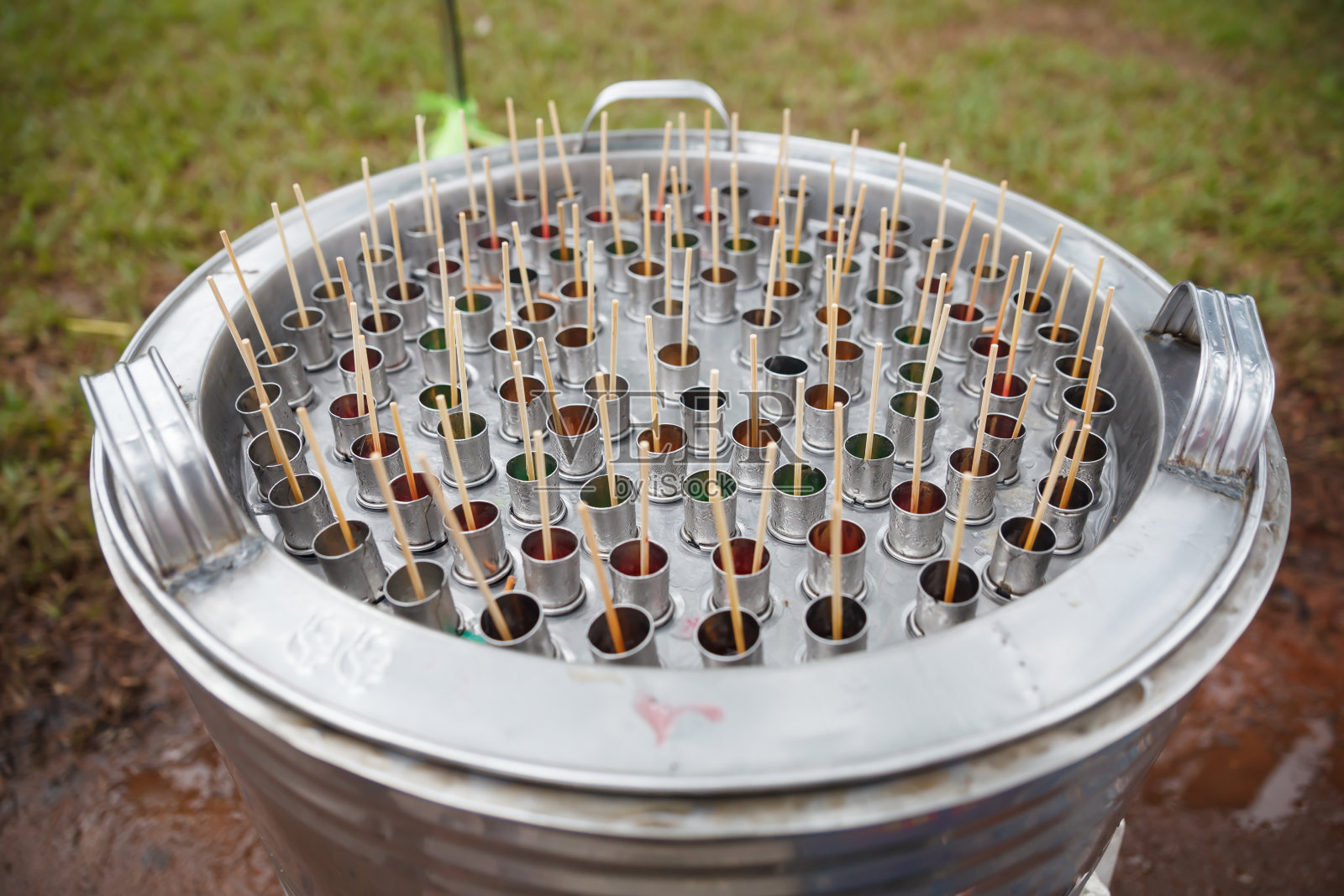 传统的泰国冰淇淋在钢桶里照片摄影图片