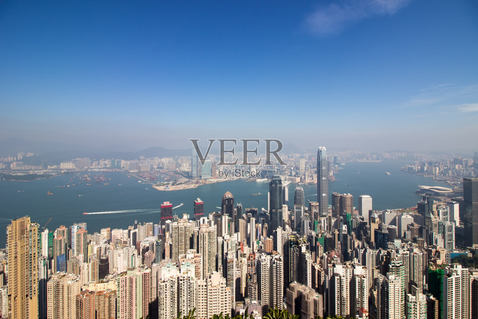 香港维多利亚港两岸的建筑物照片摄影图片