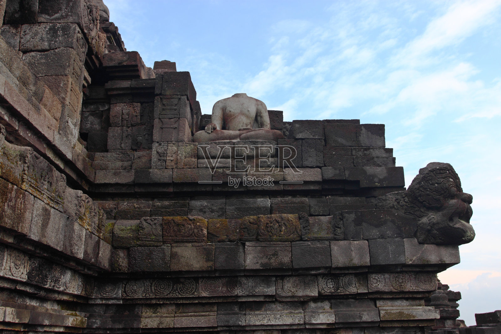 印度尼西亚爪哇岛日惹附近婆罗浮屠的佛塔佛像照片摄影图片