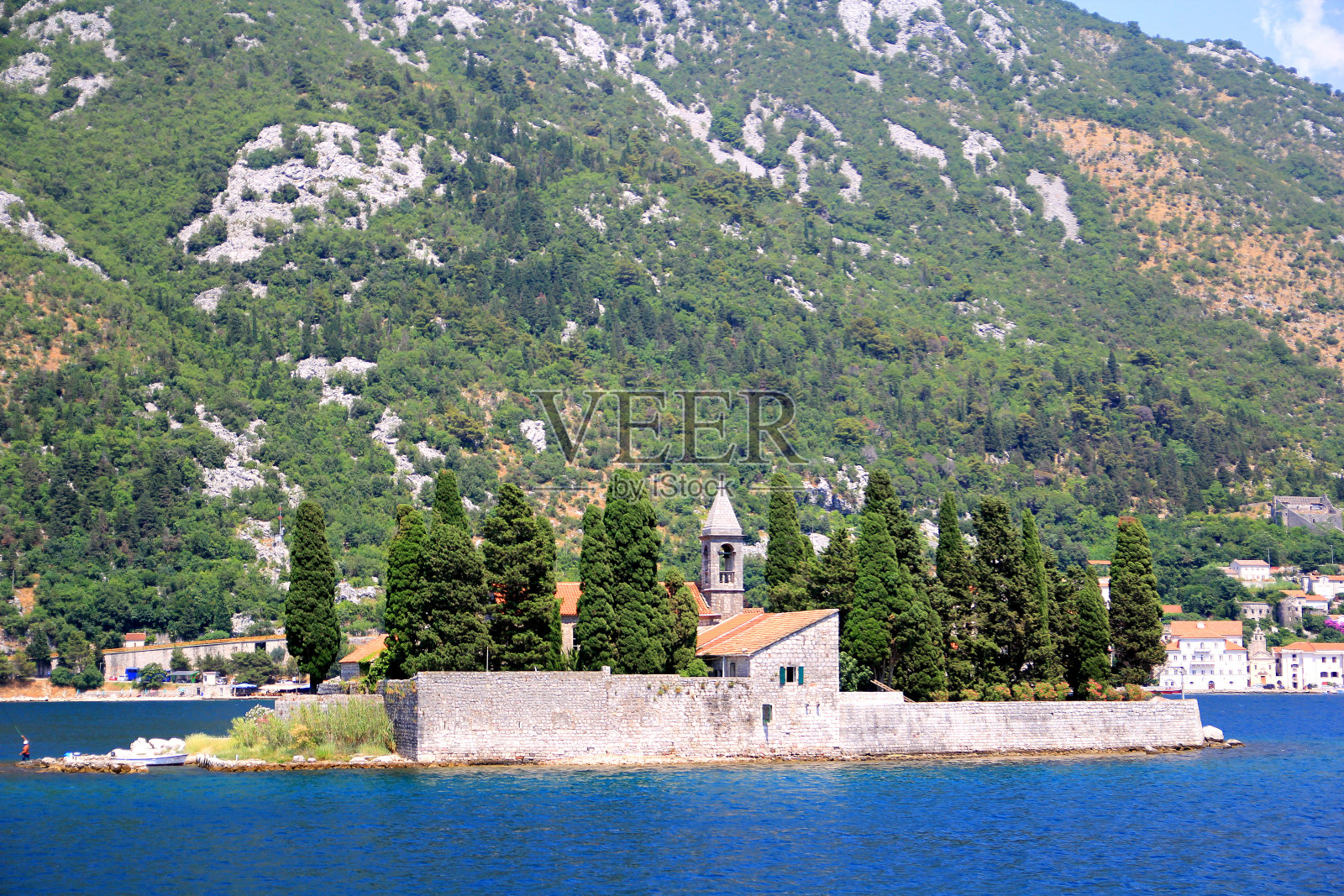 岛上的教堂照片摄影图片