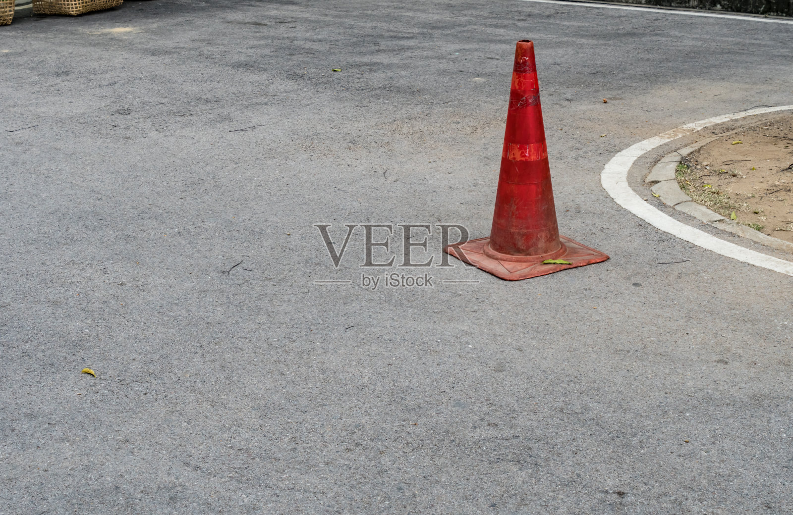 橙色塑料锥照片摄影图片