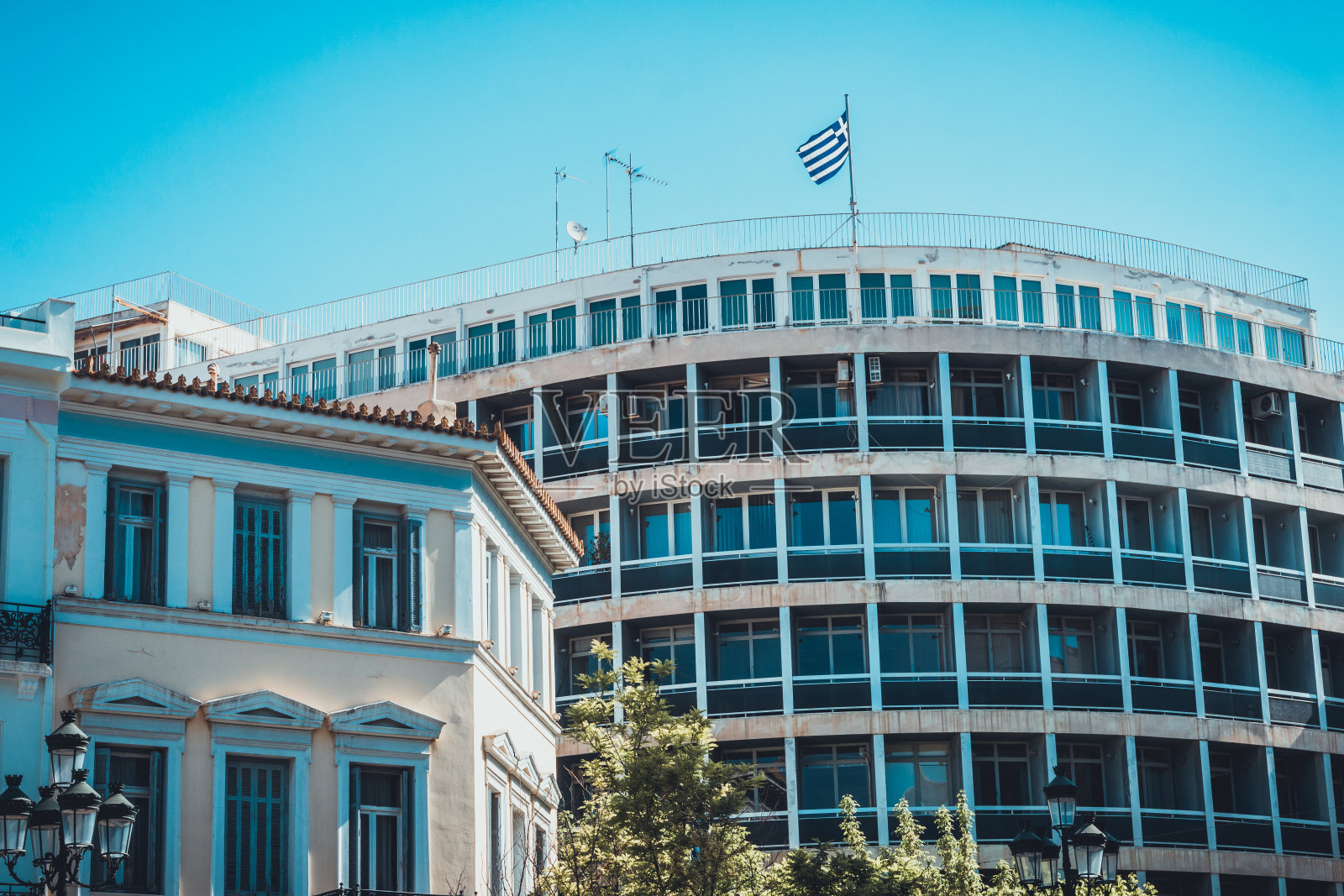 希腊雅典的古老而现代的办公大楼照片摄影图片